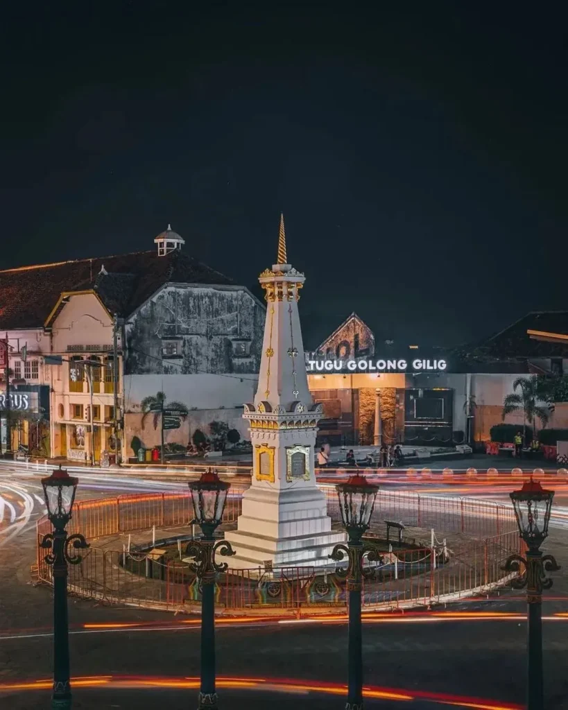 Tugu Jogja Malam Hari Paket Wisata dari Jiwa Jogja Tour